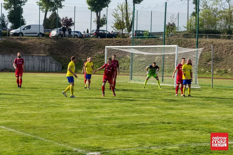 Piłkarski hit w Wąsewie dla Narwi (zdjęcia, wideo)