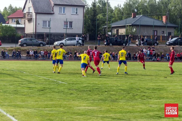 Piłkarski hit w Wąsewie dla Narwi (zdjęcia, wideo)