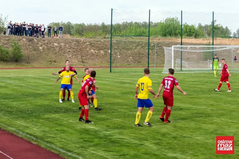 Piłkarski hit w Wąsewie dla Narwi (zdjęcia, wideo)