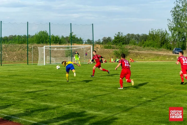Piłkarski hit w Wąsewie dla Narwi (zdjęcia, wideo)