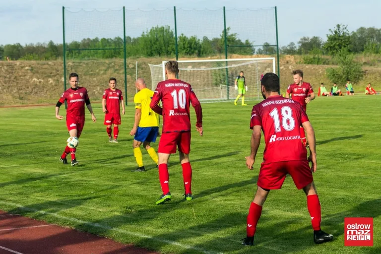 Piłkarski hit w Wąsewie dla Narwi (zdjęcia, wideo)