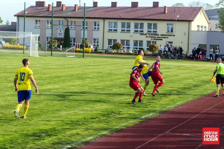 Piłkarski hit w Wąsewie dla Narwi (zdjęcia, wideo)