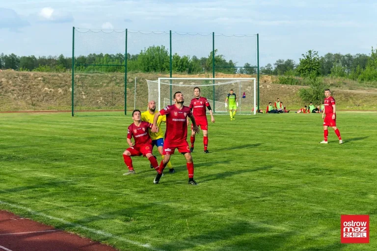 Piłkarski hit w Wąsewie dla Narwi (zdjęcia, wideo)
