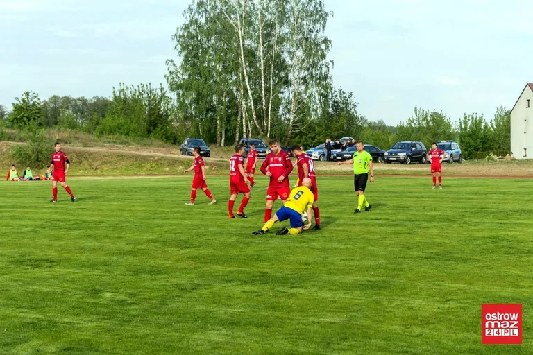 Piłkarski hit w Wąsewie dla Narwi (zdjęcia, wideo)