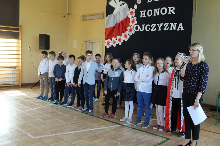 Rocznica uchwalenia Konstytucji 3 Maja w "jedynce" (zdjęcia)