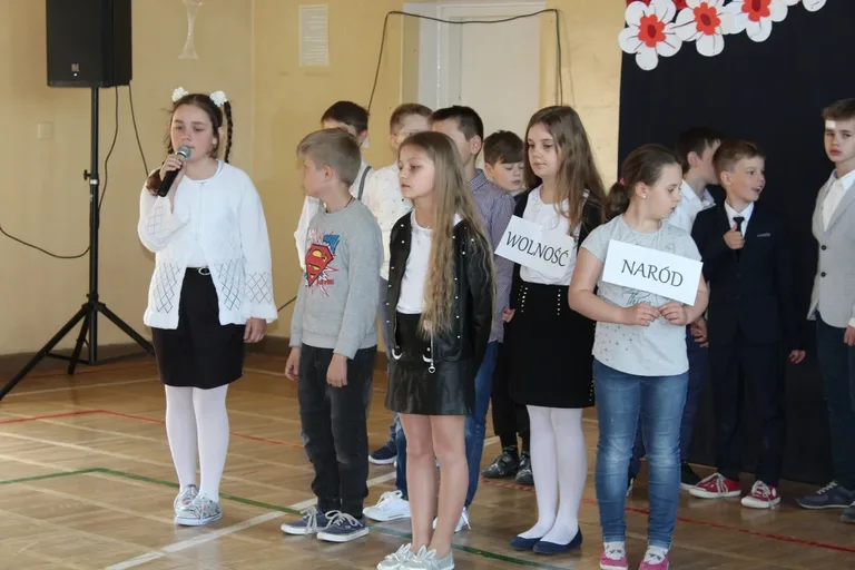 Rocznica uchwalenia Konstytucji 3 Maja w "jedynce" (zdjęcia)