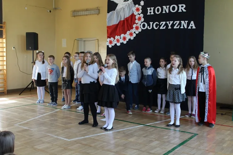 Rocznica uchwalenia Konstytucji 3 Maja w "jedynce" (zdjęcia)