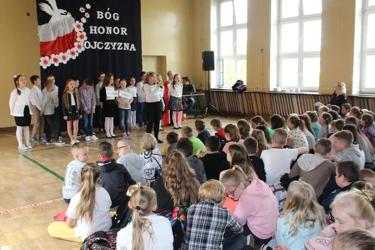 Rocznica uchwalenia Konstytucji 3 Maja w "jedynce" (zdjęcia)