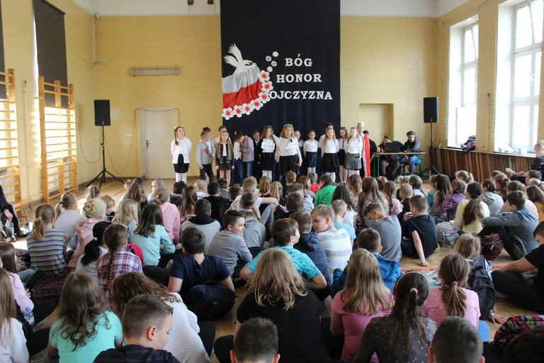 Rocznica uchwalenia Konstytucji 3 Maja w "jedynce" (zdjęcia)
