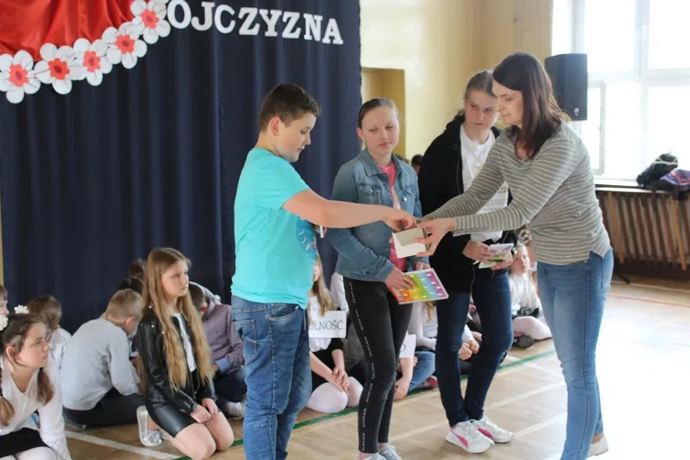 Rocznica uchwalenia Konstytucji 3 Maja w "jedynce" (zdjęcia)
