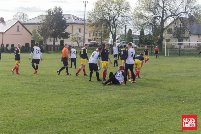 Osiem bramek w Andrzejewie. GKS wygrywa i liczy się w walce o awans (zdjęcia, wideo)
