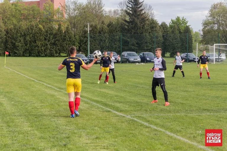 Osiem bramek w Andrzejewie. GKS wygrywa i liczy się w walce o awans (zdjęcia, wideo)