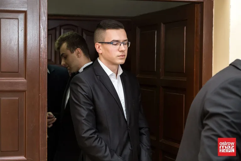 Ekonomik: abiturienci mierzą się z językiem polskim (zdjęcia)