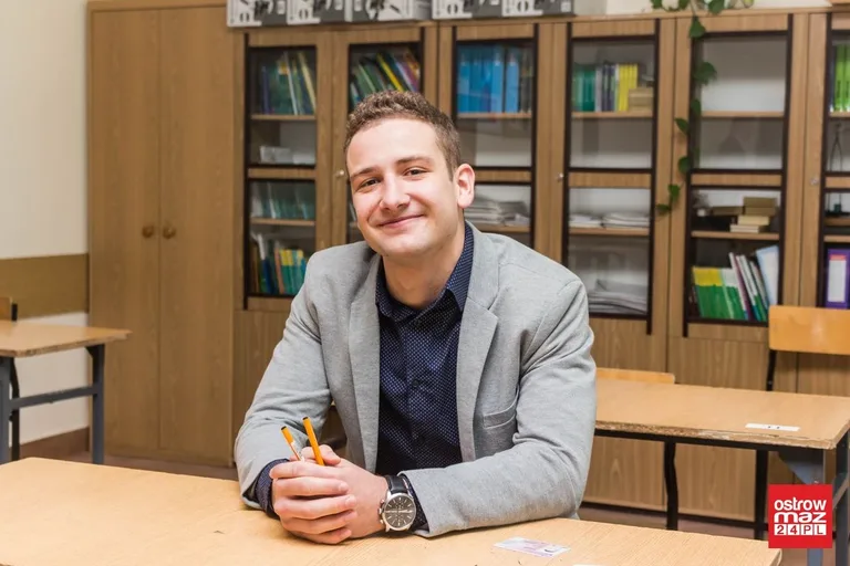 Ekonomik: abiturienci mierzą się z językiem polskim (zdjęcia)