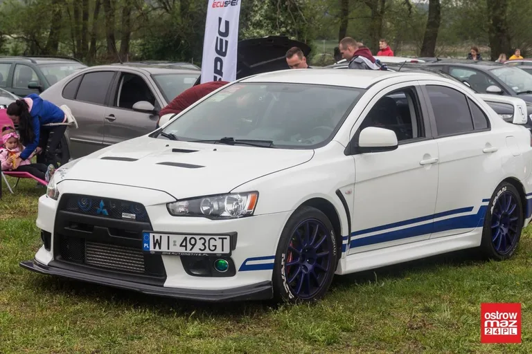 Gratka dla fanów motoryzacji. Piknik z WOR Team (zdjęcia, wideo)