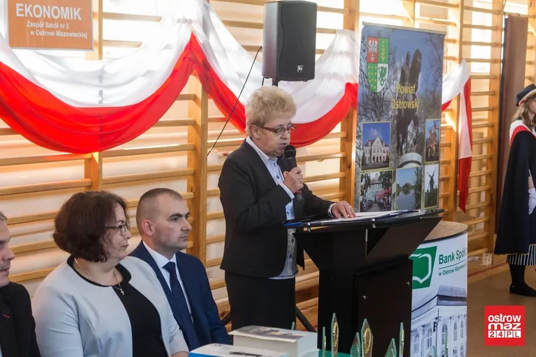 Koniec roku szkolnego dla maturzystów z "Ekonomika". Przed nimi egzamin dojrzałości (zdjęcia, wideo)