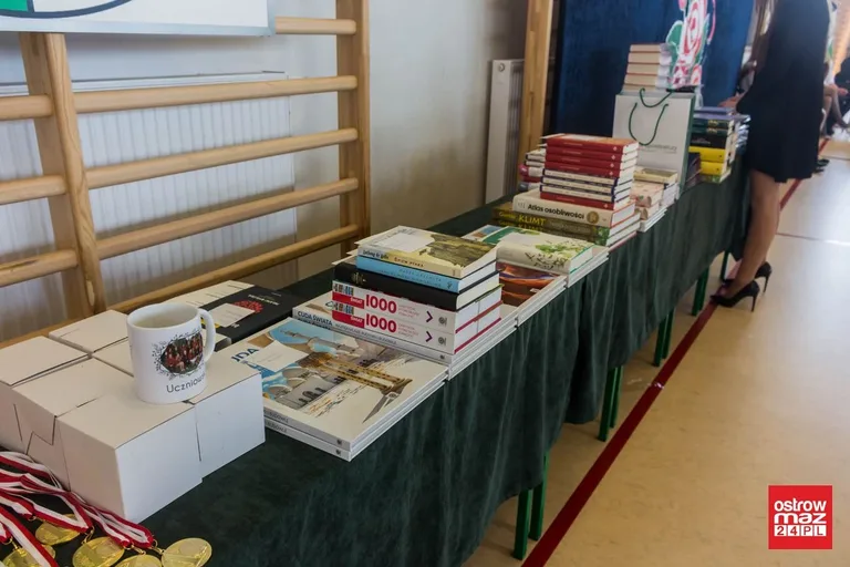 Wczoraj uczniowie, dziś absolwenci. Zakończenia roku klas maturalnych w "Koperniczku" (zdjęcia, wideo)