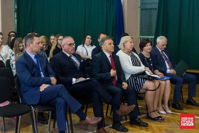 Maturzyści z "Rubinka" zakończyli rok szkolny (zdjęcia, wideo)