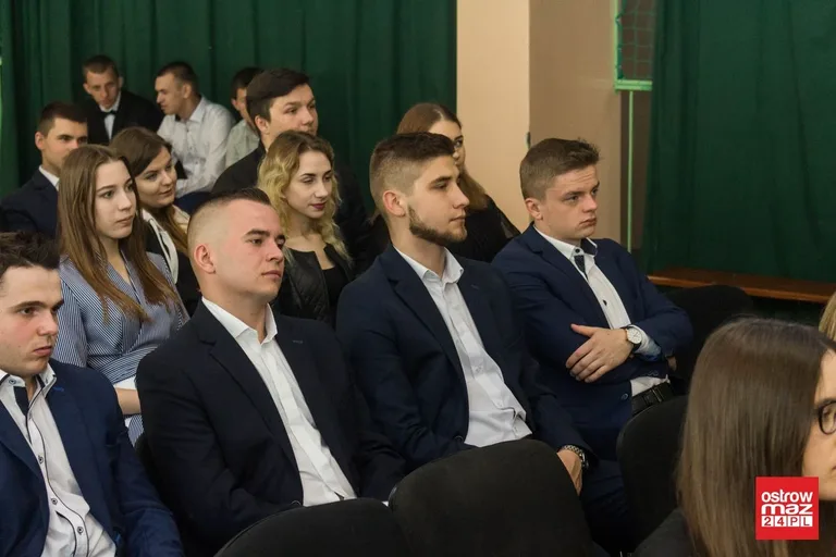 Maturzyści z "Rubinka" zakończyli rok szkolny (zdjęcia, wideo)