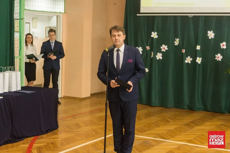 Maturzyści z "Rubinka" zakończyli rok szkolny (zdjęcia, wideo)