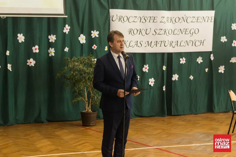 Maturzyści z "Rubinka" zakończyli rok szkolny (zdjęcia, wideo)