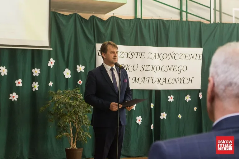 Maturzyści z "Rubinka" zakończyli rok szkolny (zdjęcia, wideo)