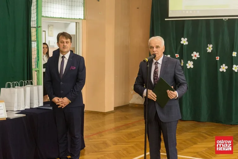Maturzyści z "Rubinka" zakończyli rok szkolny (zdjęcia, wideo)