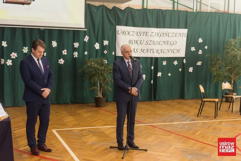 Maturzyści z "Rubinka" zakończyli rok szkolny (zdjęcia, wideo)