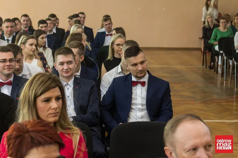 Maturzyści z "Rubinka" zakończyli rok szkolny (zdjęcia, wideo)