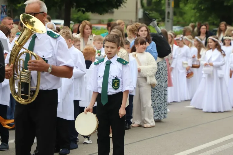 Boże Ciało w parafii pw. Wniebowzięcia NMP (zdjęcia, wideo)