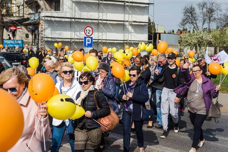 Nauczyciele protestowali pod ratuszem i ostrowskim starostwem (zdjęcia, wideo)