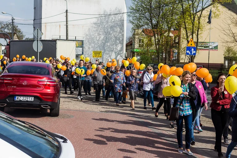 Nauczyciele protestowali pod ratuszem i ostrowskim starostwem (zdjęcia, wideo)