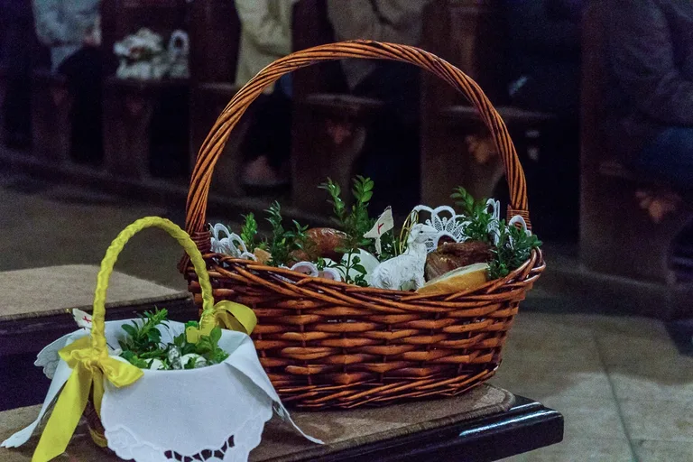Święcenie pokarmów w ostrowskich parafiach (zdjęcia)