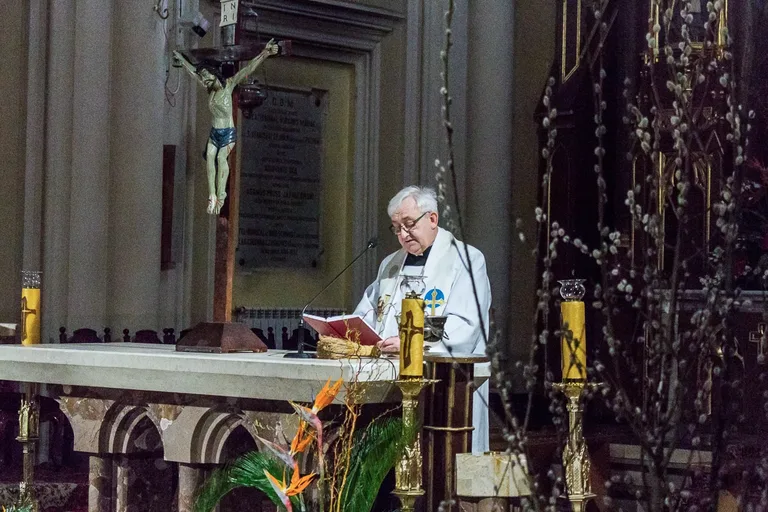 Święcenie pokarmów w ostrowskich parafiach (zdjęcia)