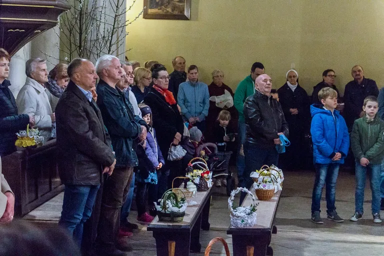 Święcenie pokarmów w ostrowskich parafiach (zdjęcia)