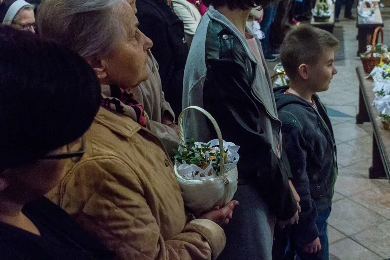 Święcenie pokarmów w ostrowskich parafiach (zdjęcia)