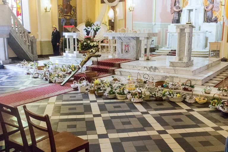 Święcenie pokarmów w ostrowskich parafiach (zdjęcia)