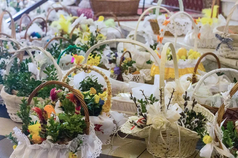 Święcenie pokarmów w ostrowskich parafiach (zdjęcia)