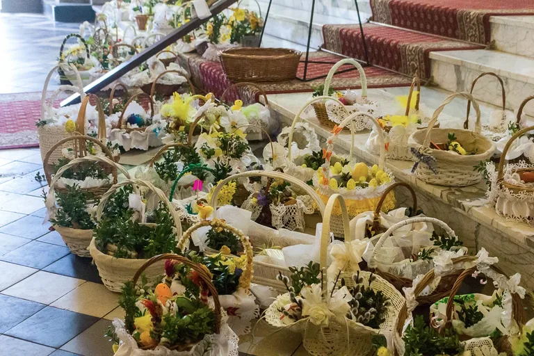Święcenie pokarmów w ostrowskich parafiach (zdjęcia)