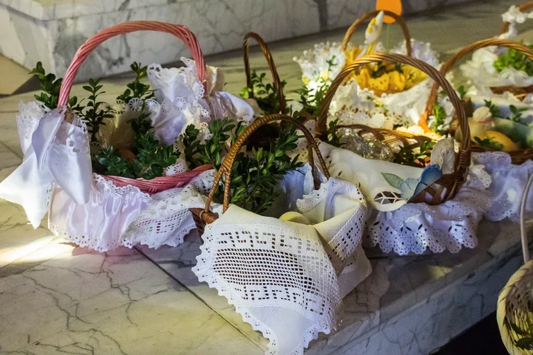 Święcenie pokarmów w ostrowskich parafiach (zdjęcia)