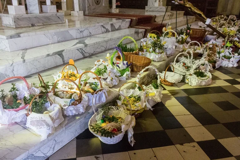 Święcenie pokarmów w ostrowskich parafiach (zdjęcia)