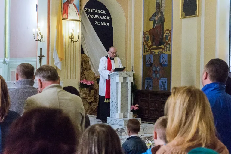Święcenie pokarmów w ostrowskich parafiach (zdjęcia)