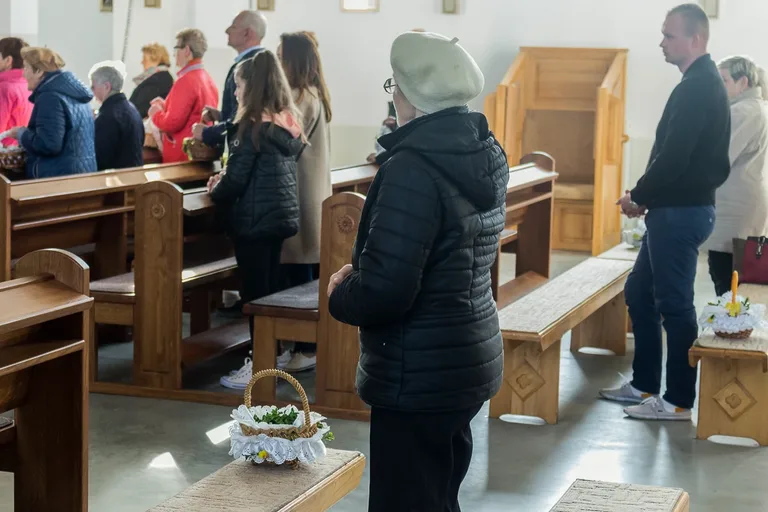 Święcenie pokarmów w ostrowskich parafiach (zdjęcia)