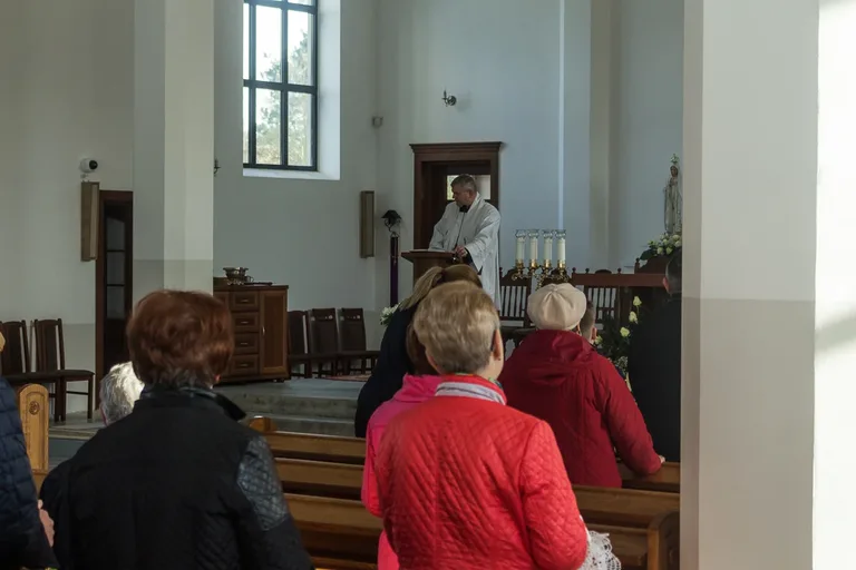 Święcenie pokarmów w ostrowskich parafiach (zdjęcia)