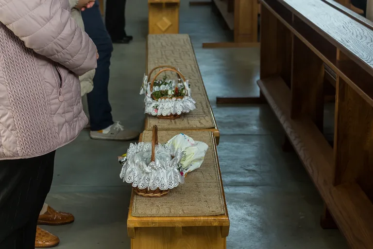 Święcenie pokarmów w ostrowskich parafiach (zdjęcia)