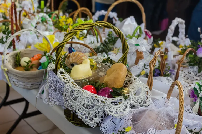 Święcenie pokarmów w ostrowskich parafiach (zdjęcia)