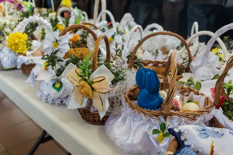 Święcenie pokarmów w ostrowskich parafiach (zdjęcia)