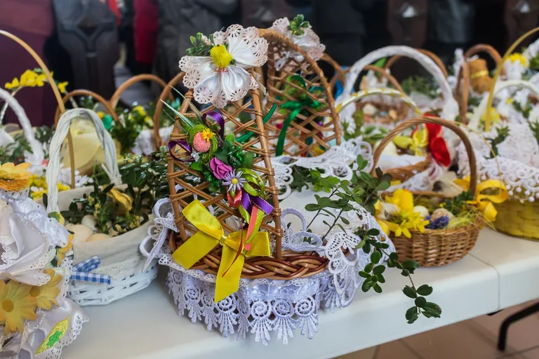 Święcenie pokarmów w ostrowskich parafiach (zdjęcia)
