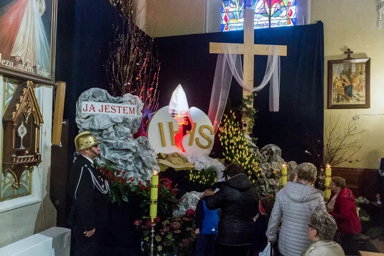Groby Pańskie w ostrowskich parafiach (zdjęcia)