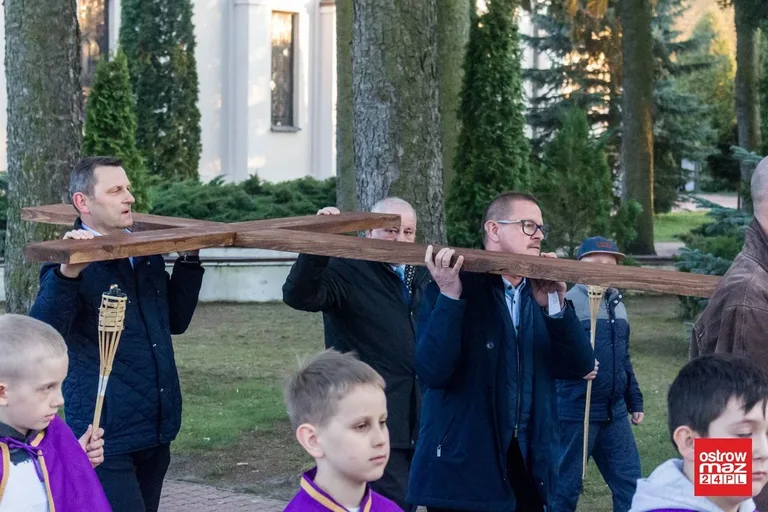 Droga krzyżowa w Komorowie (zdjęcia)